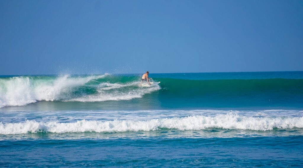 surfing Ayampe